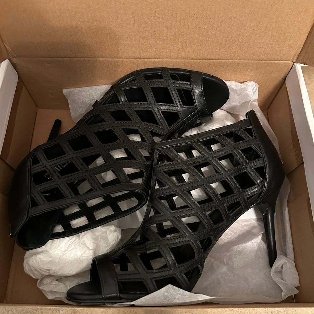 NIB Chicos black cage heels size 9.5 - Picture 3 of 4